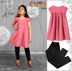 CUTE BABY TOP AND LEGIS