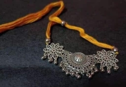 Silver chokar