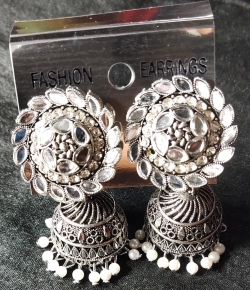 NEW COLLECTION EAR RINGS