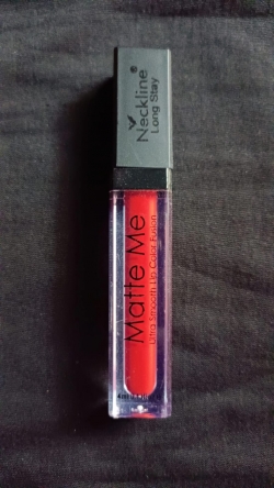 Neckline Matte Me Lipstick