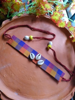 MULTI COLOUR CHOKER WITH COWRIE