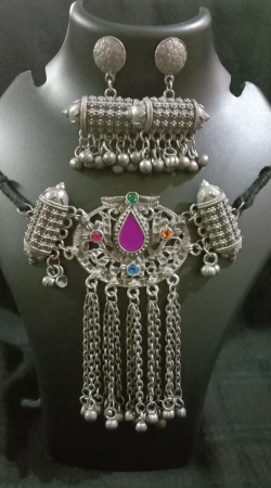 Black polish choker set